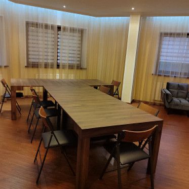 Стол Lincoln, стул Party IMG-20241111-WA0042