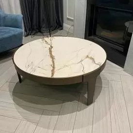 Стол журнальный Corfu (100), белая керамика/бронза