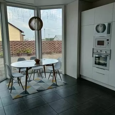 Стол Suzy Yandex