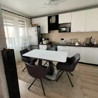 Стол Rosanna, стул Stefani Yandex