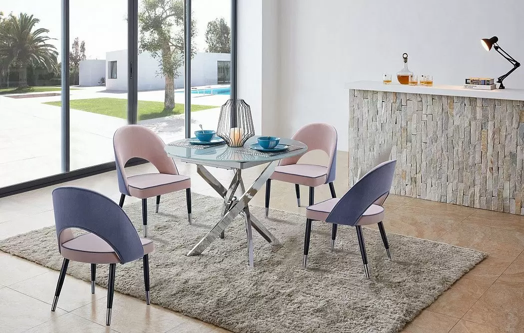 Стол Gloria + 4 розовых стула Holly