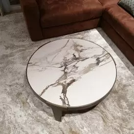 Стол журнальный Corfu (100), белая керамика/бронза