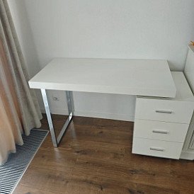 Стол письменный Ashby, орех/черный