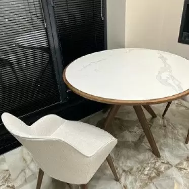 Стол Tango, стул Leona Yandex