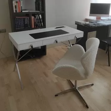 Кресло Swan, стол письменный Christopher IMG-20230610-WA0009