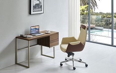 Стол письменный Saga, орех