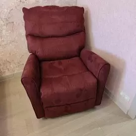 Кресло-реклайнер Lindsey, темно-красный