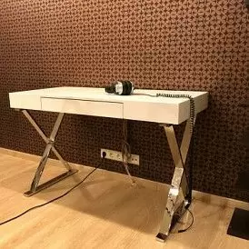 Стол письменный Axiom, белый