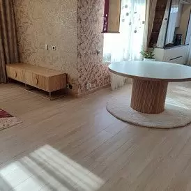 Стол Adriana 150, белая керамика/ясень