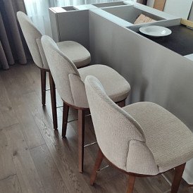 Стул полубарный Clara (65), бежевый/орех