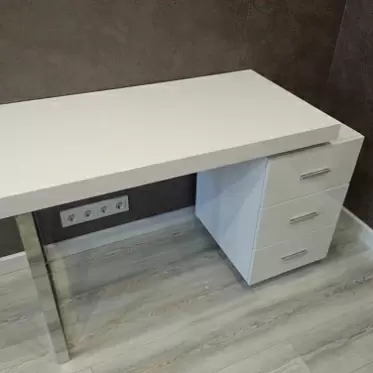 Стол письменный Ashby, белый OK-IMG-20181107-WA0156